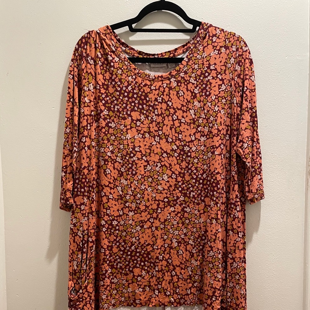 Logo by Lori Goldstein orange red blouse tee shirt